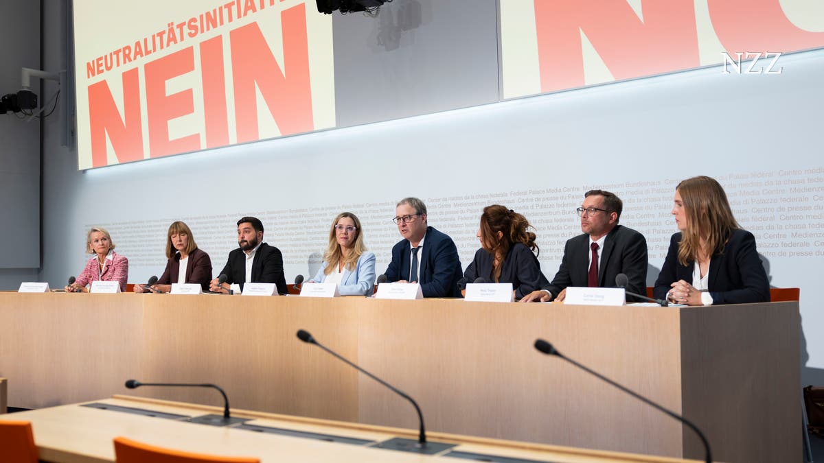 Le comité interpartis du non à l’initiative sur la neutralité, lundi à Berne