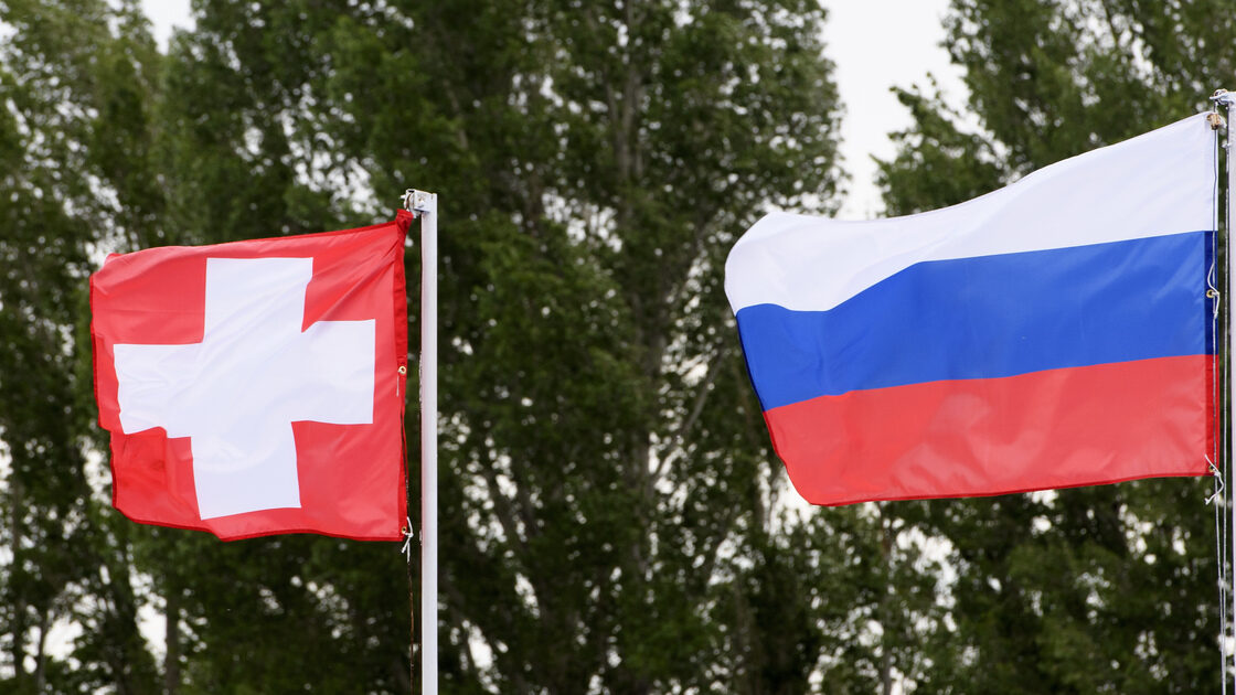 Illustration de l’article de la RTS sur les ingérences russes en Suisse